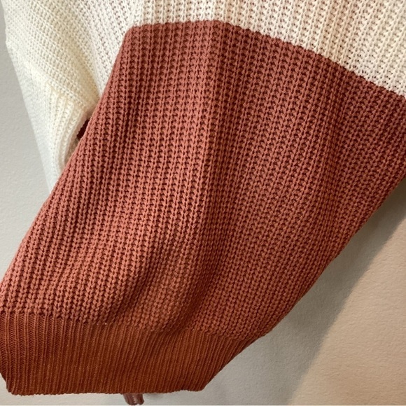 Almost Famous Twist Front Sweater Size M Cream Coral - Picture 5 of 9